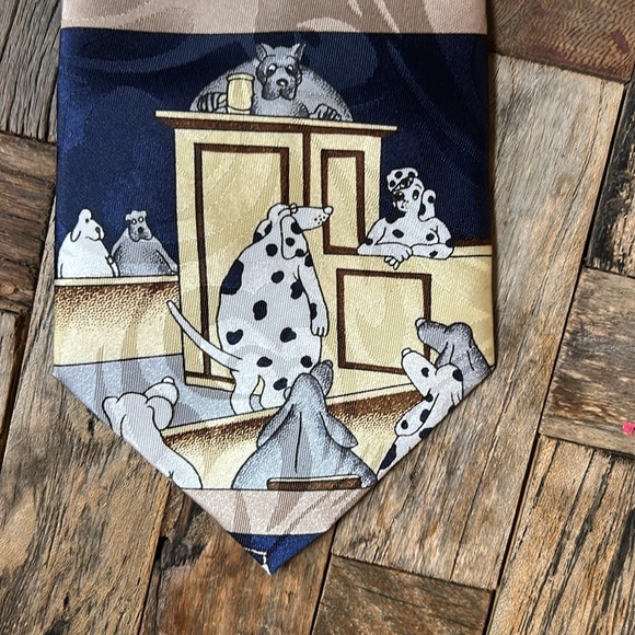 Fratello Men’s “Cats and Dogs in Court” Necktie - Picture 4 of 5